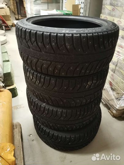 Bridgestone Ice Cruiser 7000 235/45 R17 94T