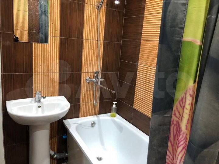 2-к. квартира, 57 м², 5/10 эт.