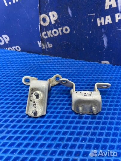 Петля двери Toyota Platz седан 1SZ-FE 2001