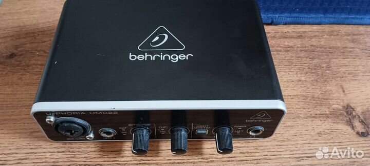 Звуковая карта Behringer UMC22
