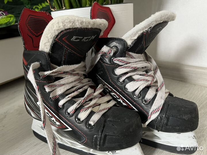 Хоккейные коньки ccm 31 размер оригинал