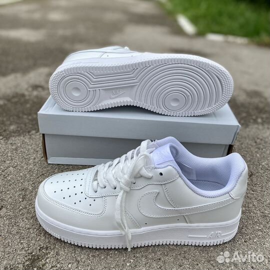 Кроссовки nike air force 1 luxe белые