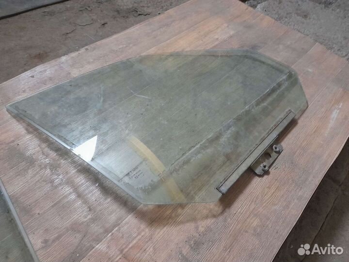 Стекло переднее правое 2110