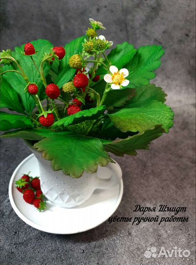 Земляника из холодного фарфора