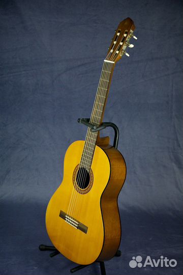 Гитара Yamaha классическая