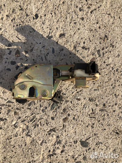 Замок откидного стекла Porsche Cayenne 955 VAG