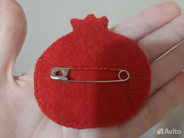 Брошь гранат