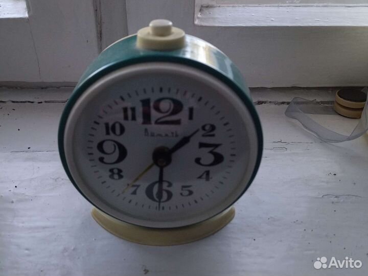 Часы будильник Витязь СССР