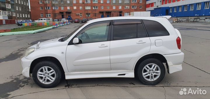 Toyota RAV4 2.0 AT, 2001, 256 040 км