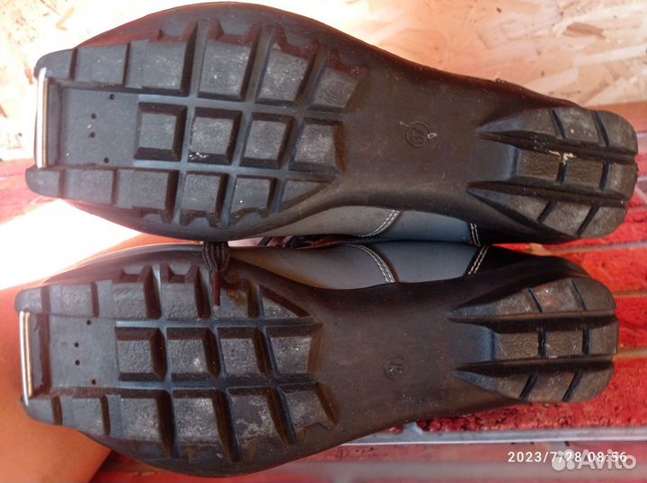 Лыжные ботинки