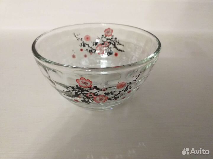 Графин, ложки, вилки, салатники, тарелки