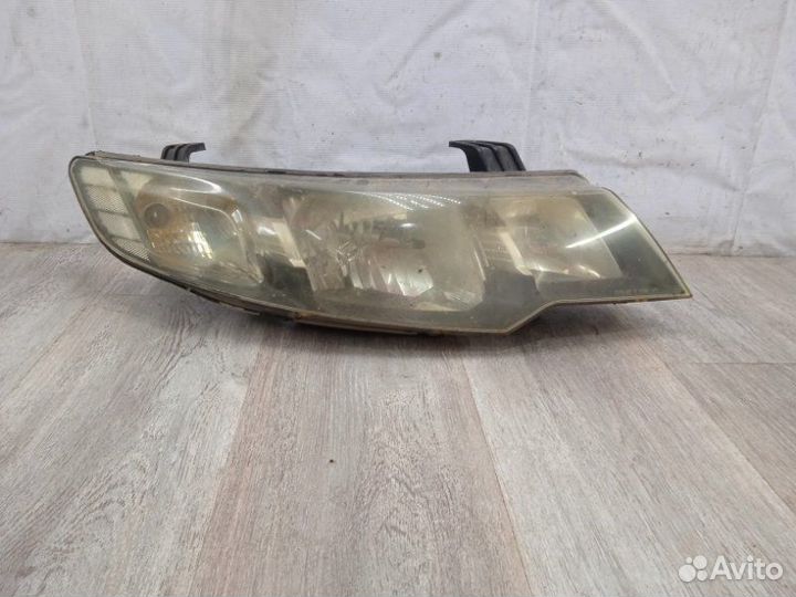 Фара передняя правая Kia Cerato 2 2009