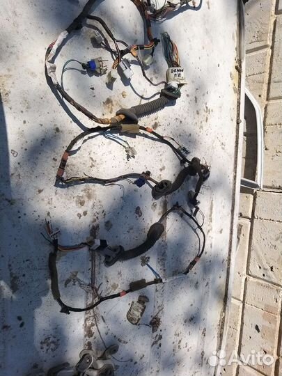 Коса двери мазда демио dw3w