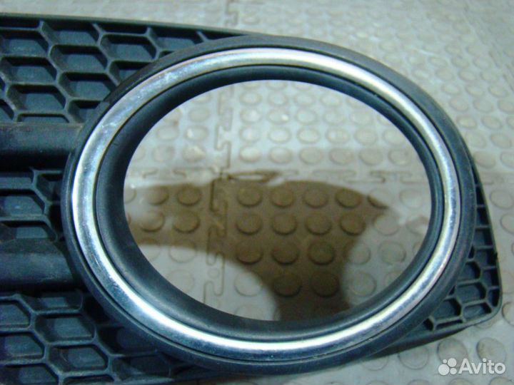 VW Tiguan 1 Решетка в бампер правая