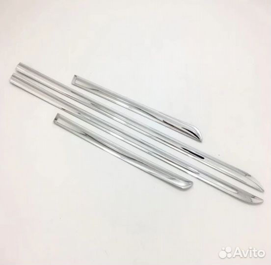 Боковой молдинг на двери Toyota Camry V55/70