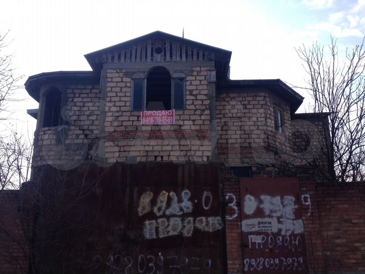 Дом 1000 м² на участке 8 сот.