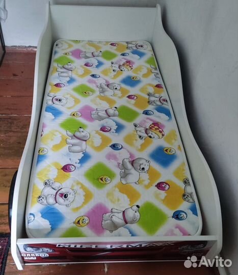 Детская кровать машина