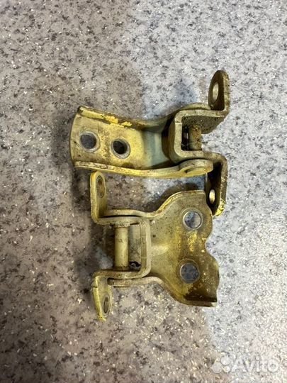 Петли дверей передние правые Lifan Smily 320 1.3