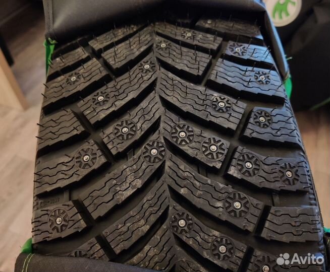 Michelin X-Ice North 4 215/65 R17