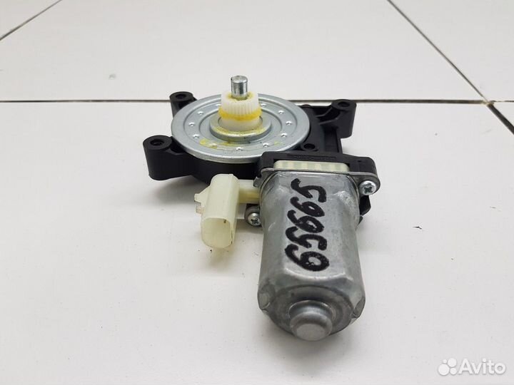 Моторчик стеклоподъемника задней правой двери