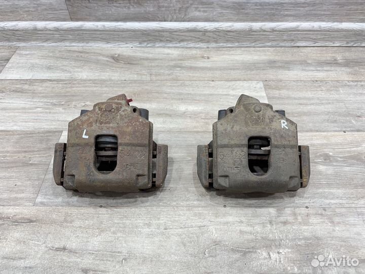 Суппорт передний левый правый Fusion / Fiesta 5