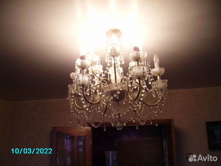 Продам люстру