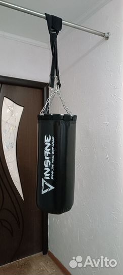 Боксерская груша и перчатки