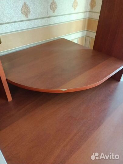 Компьютерный стол+подставка для системного блока