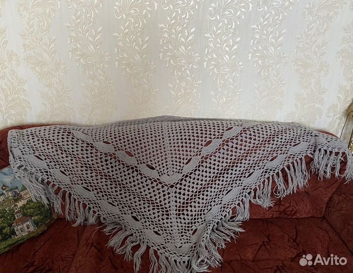Шаль вязанная