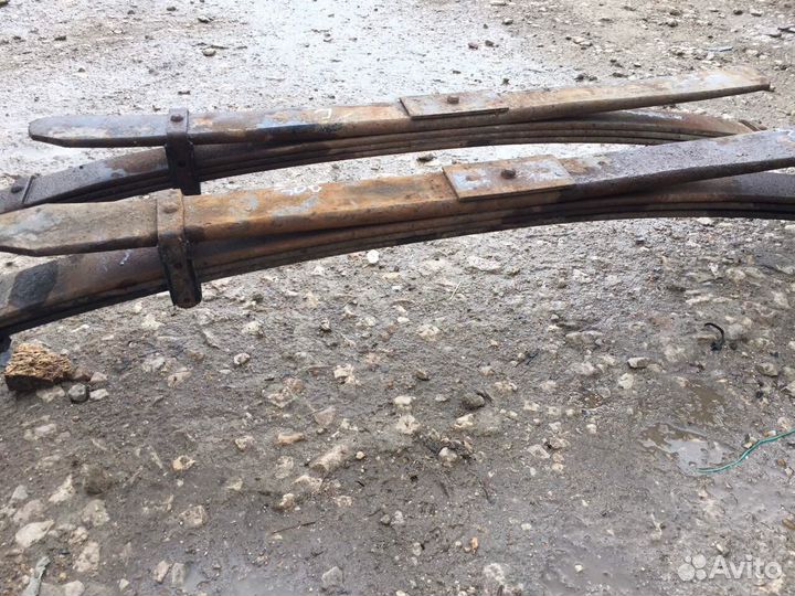 Задняя рессора на Nissan Pathfinder R51