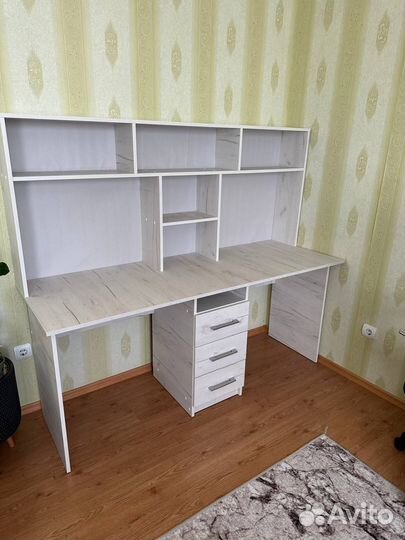 Письменный стол