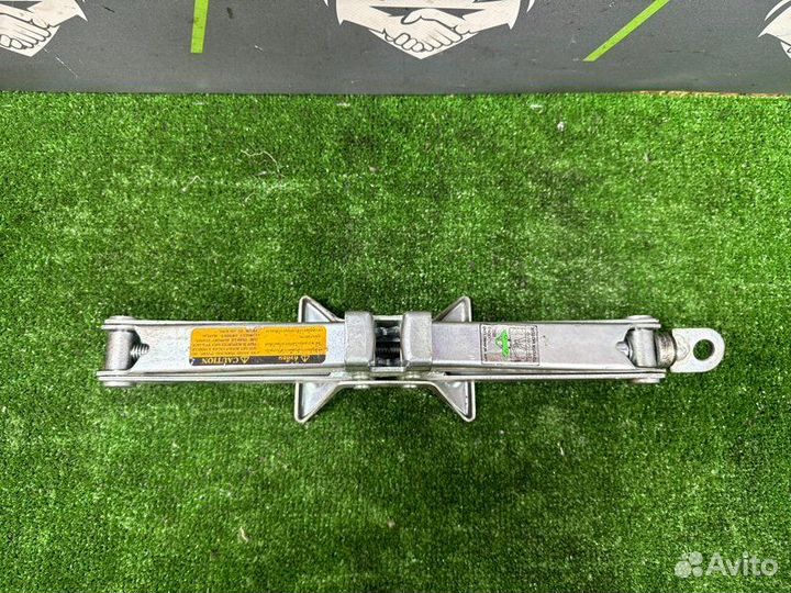 Домкрат Toyota Camry ASV50 2AR-FE 2014