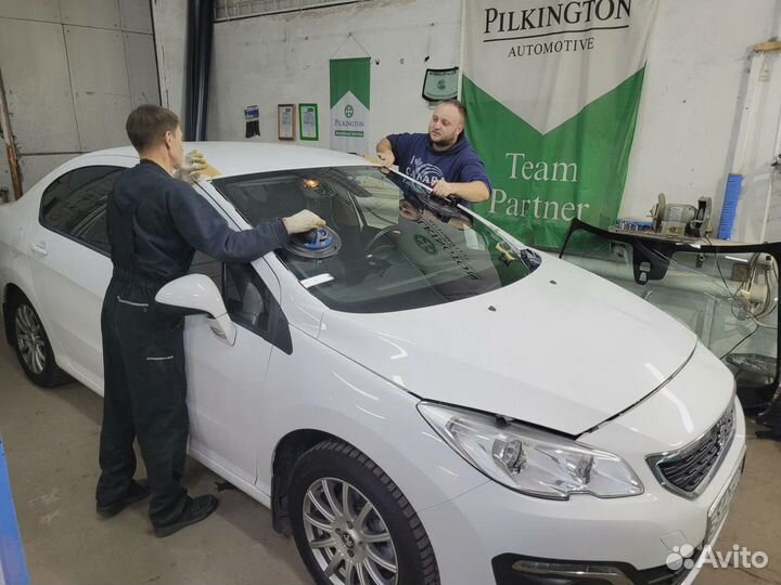 Лобовое стекло Kia Rio