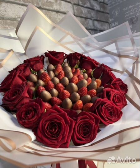 Клубника в шоколаде сладкий подарок букет