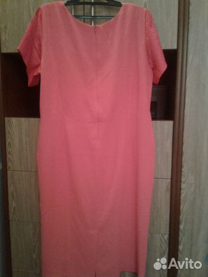 Мужской костюм, женское платье и туфли