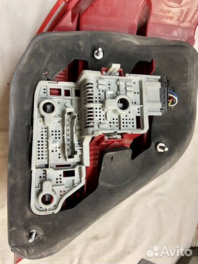 Задний правый фонарь фары на mercedes w204