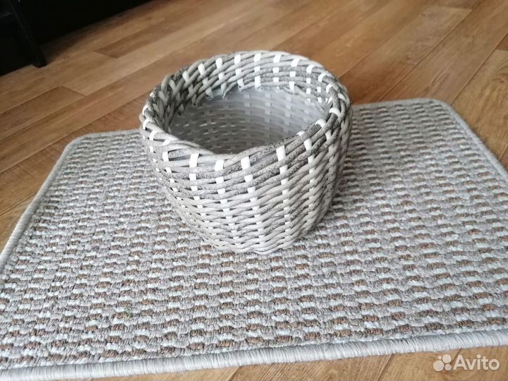 Кашпо с ковриком. Ручная работа