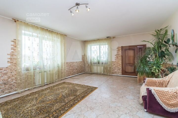 Дом 337,6 м² на участке 8,7 сот.