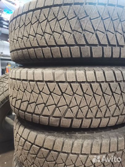 Bridgestone Blizzak DM-V2 245/70 R16