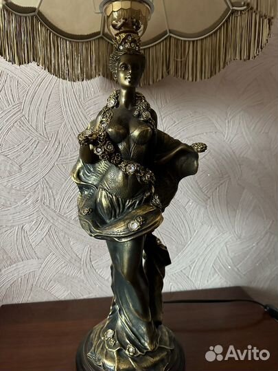 Светильник настольный из мрамора