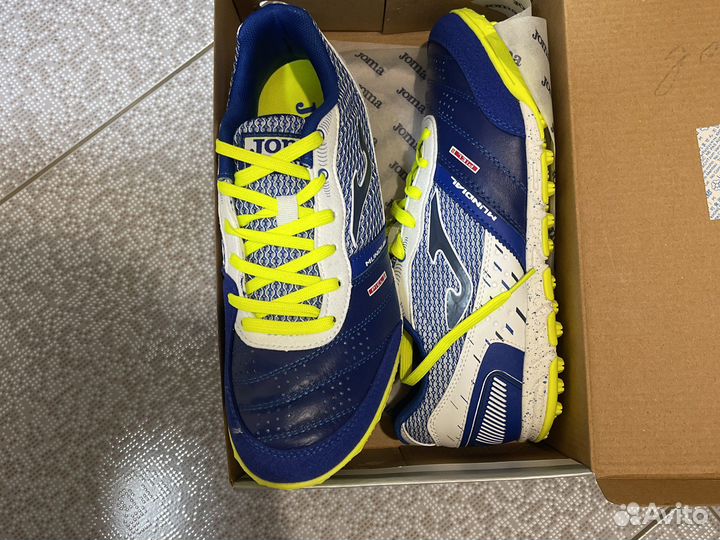 Футбольные бутсы шиповки