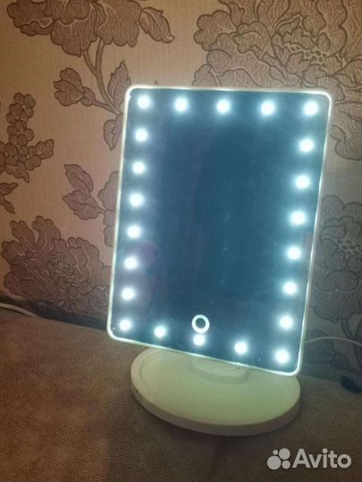 Зеркало с подсветкой для макияжа