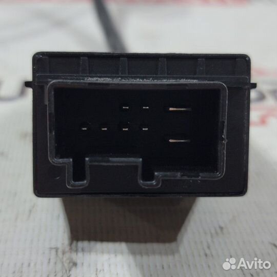 Блок управления топливным насосом Skoda Yeti 5L