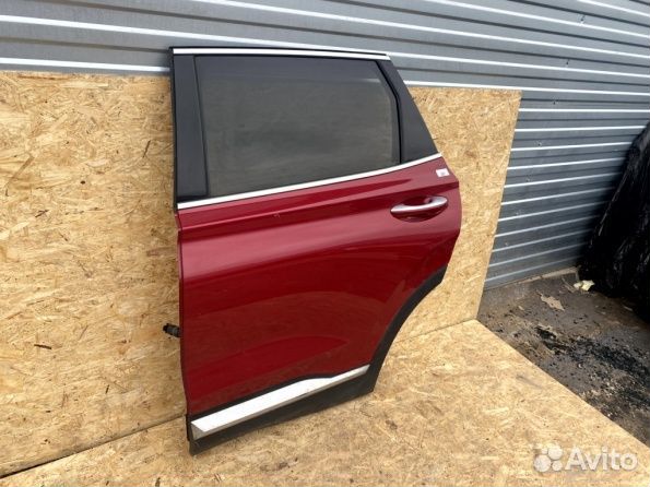 Левая задняя дверь Hyundai Santa Fe 4 TM