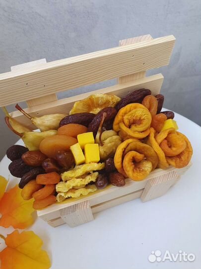Ящик с сухофруктами