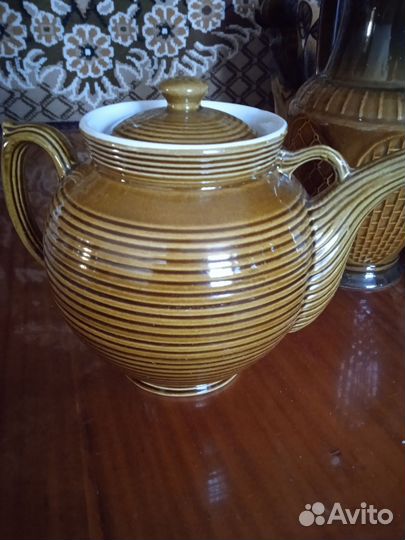 Керамические кувшин и чайник