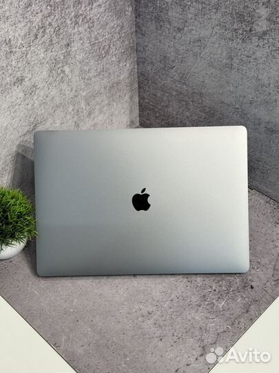 Macbook Pro 16 2019 i9 64Gb 2Tb 8 видео