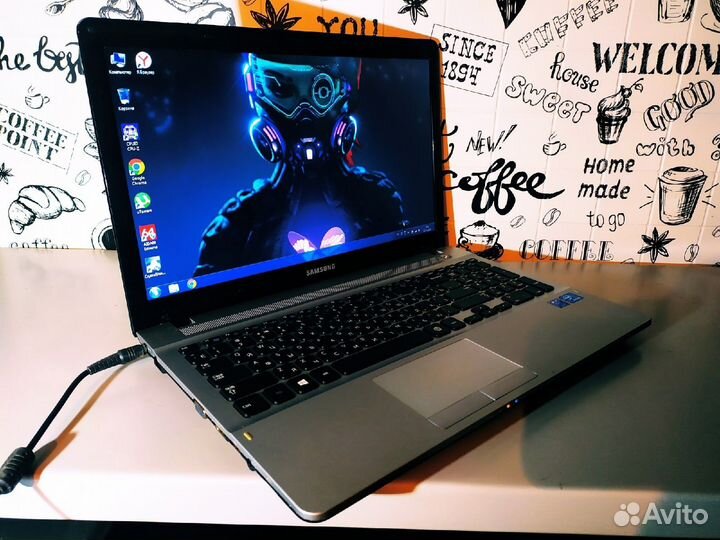 Samsung NP300E5V - Core i3-3 Gen \ 4 озу \ 250 HDD