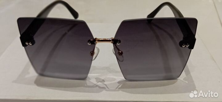 Солнцезащитные очки женские брендовые