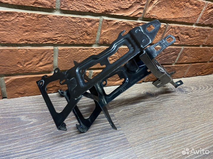 Кронштейн фары правый Bmw 3-серия F30 2011-2020